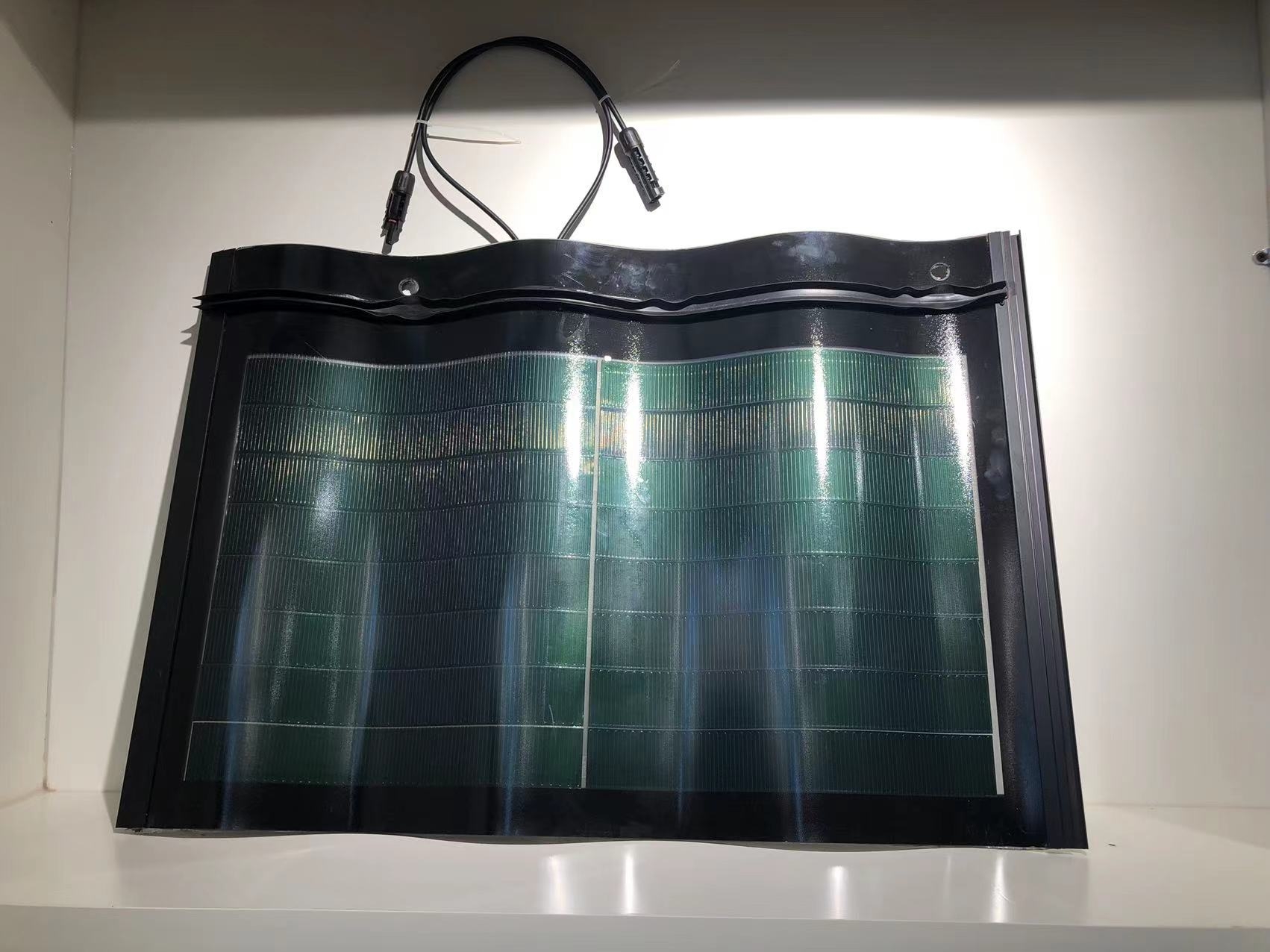 Solar roof tile
